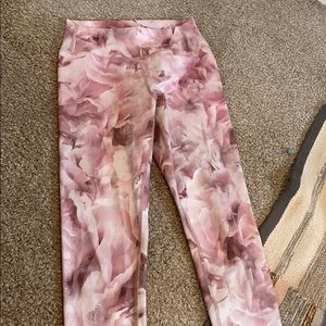 7/8 length leggings. pink floral